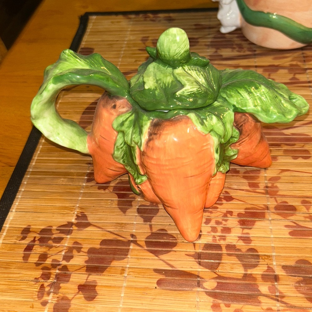 VintageTeapot Hand Painted Carrots 🥕 Teapots so Beautiful - Picture 2 of 13